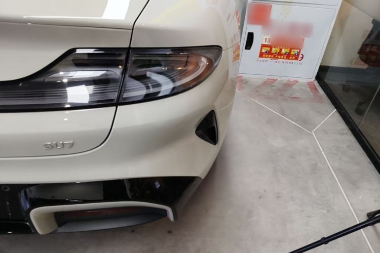 Used Xiaomi Auto SU7 2024 Rear-Drive Ultra-Long Range Advanced Pro-Level Intelligent Driving Version Right Rear Taillight
