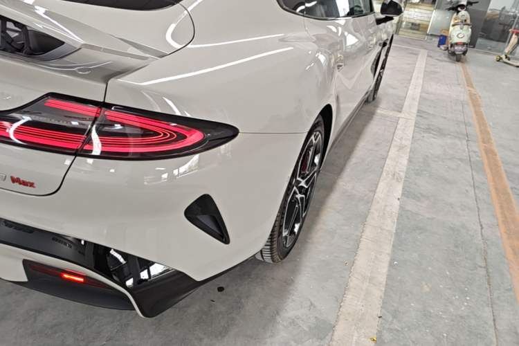 Used Xiaomi Auto SU7 2024 Four-Wheel Drive Ultra-Long Range Advanced Intelligent Driving Max Edition Right Rear Taillight
