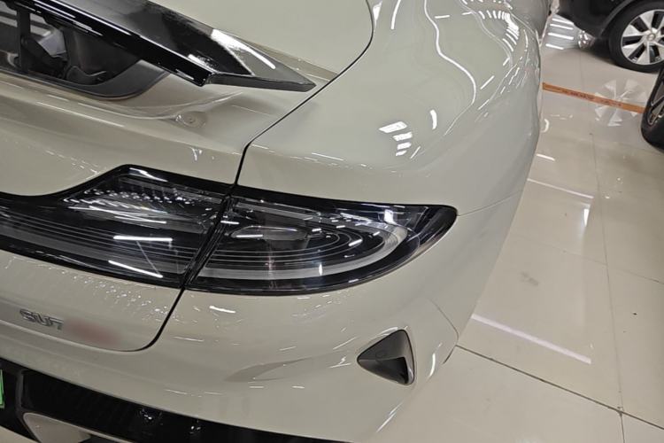 Used Xiaomi Auto SU7 2024 Four-Wheel Drive Ultra-Long Range Advanced Intelligent Driving Max Edition Right Rear Taillight