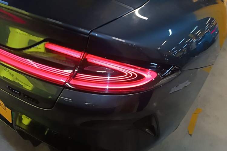 Used Xiaomi Auto SU7 2024 Four-Wheel Drive Ultra-Long Range Advanced Intelligent Driving Max Edition Right Rear Taillight