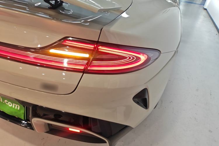 Used Xiaomi Auto SU7 2024 Rear-Drive Long-Range Intelligent Driving Version Right Rear Taillight