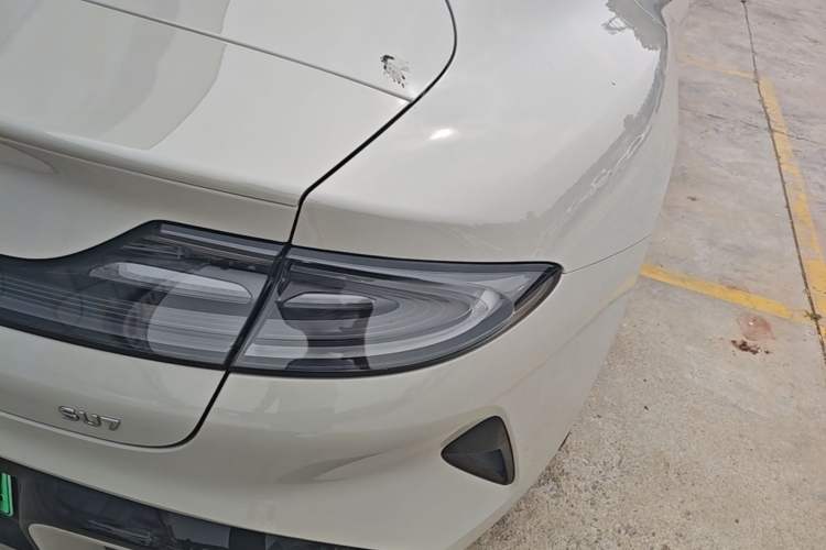 Used Xiaomi Auto SU7 2024 Rear-Drive Long-Range Intelligent Driving Version Right Rear Taillight
