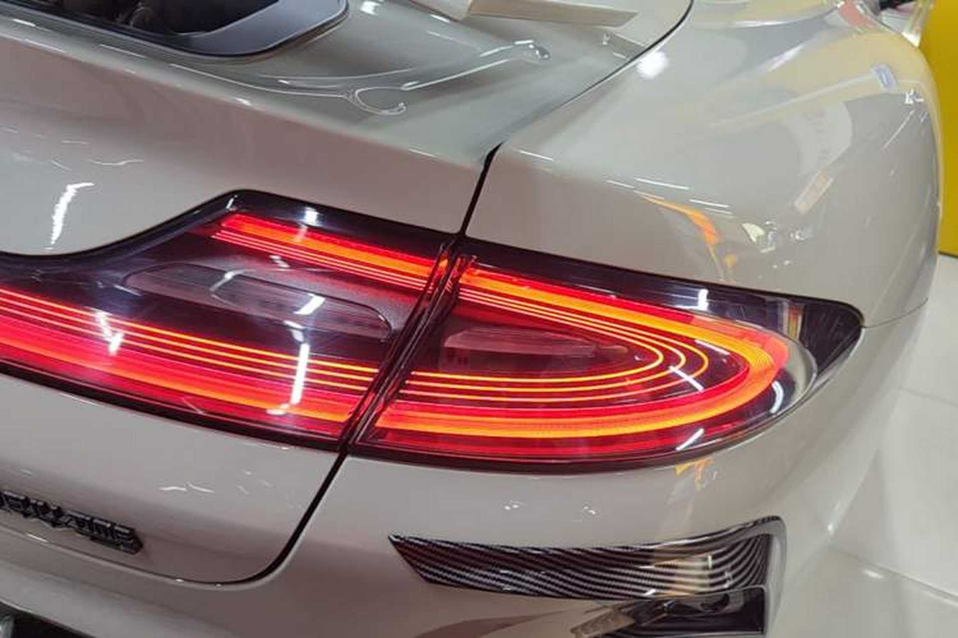 Used Xiaomi Auto SU7 2024 Four-Wheel Drive Ultra-Long Range Advanced Intelligent Driving Max Edition Right Rear Taillight