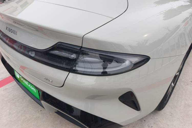 Used Xiaomi Auto SU7 2024 Rear-Drive Long-Range Intelligent Driving Version Right Rear Taillight