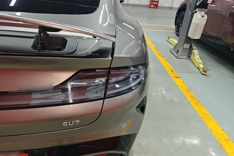 Used Xiaomi Auto SU7 2024 Rear-Drive Ultra-Long Range Advanced Pro-Level Intelligent Driving Version Right Rear Taillight