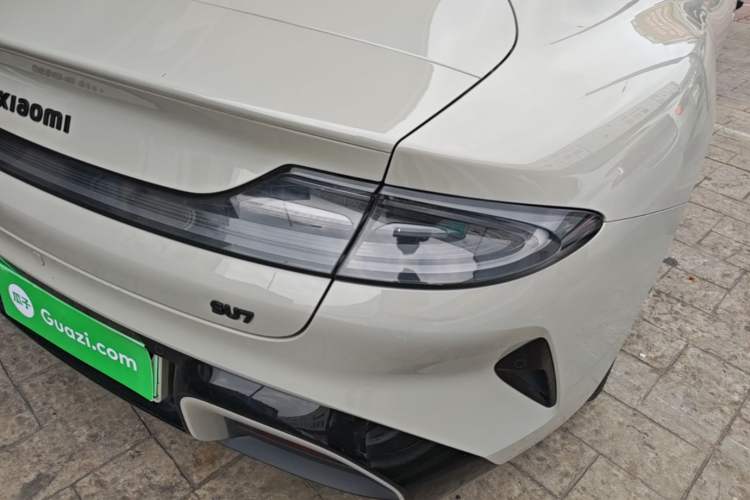 Used Xiaomi Auto SU7 2024 Rear-Drive Long-Range Intelligent Driving Version Right Rear Taillight
