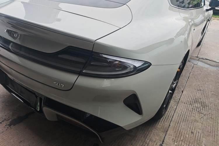 Used Xiaomi Auto SU7 2024 Rear-Drive Long-Range Intelligent Driving Version Right Rear Taillight
