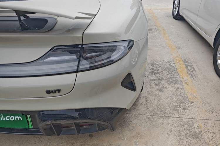 Used Xiaomi Auto SU7 2024 Rear-Drive Ultra-Long Range Advanced Pro-Level Intelligent Driving Version Right Rear Taillight