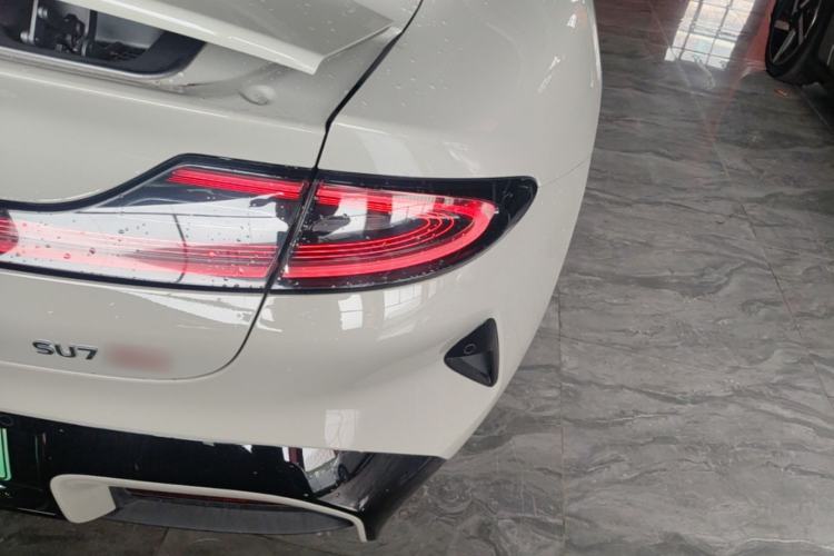 Used Xiaomi Auto SU7 2024 Four-Wheel Drive Ultra-Long Range Advanced Intelligent Driving Max Edition Right Rear Taillight