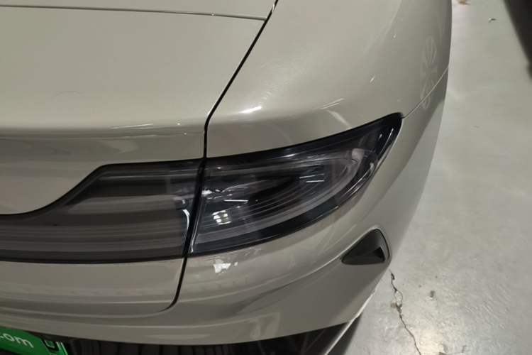 Used Xiaomi Auto SU7 2024 Rear-Drive Ultra-Long Range Advanced Pro-Level Intelligent Driving Version Right Rear Taillight