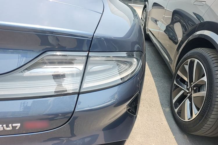 Used Xiaomi Auto SU7 2024 Four-Wheel Drive Ultra-Long Range Advanced Intelligent Driving Max Edition Right Rear Taillight