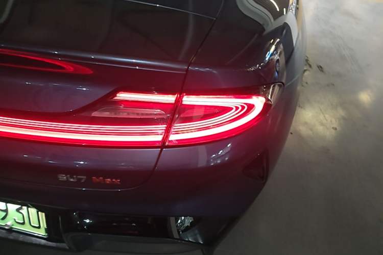 Used Xiaomi Auto SU7 2024 Four-Wheel Drive Ultra-Long Range Advanced Intelligent Driving Max Edition Right Rear Taillight