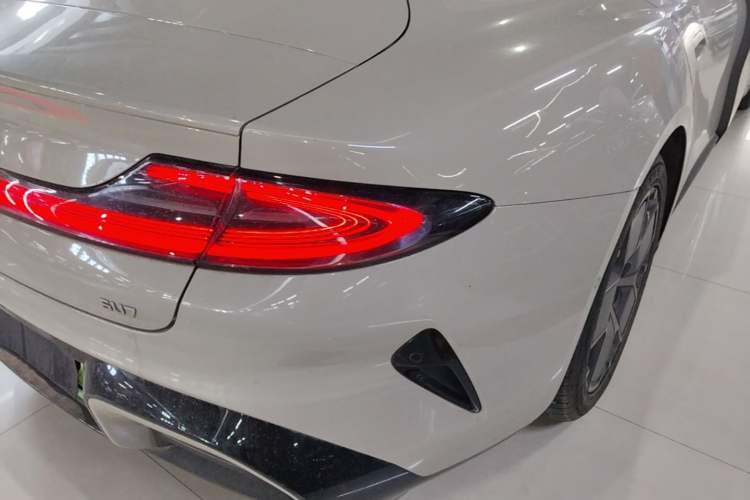 Used Xiaomi Auto SU7 2024 Rear-Drive Long-Range Intelligent Driving Version Right Rear Taillight