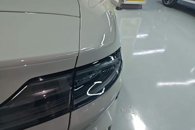 Used Xiaomi Auto SU7 2024 Rear-Drive Long-Range Intelligent Driving Version Right Rear Taillight