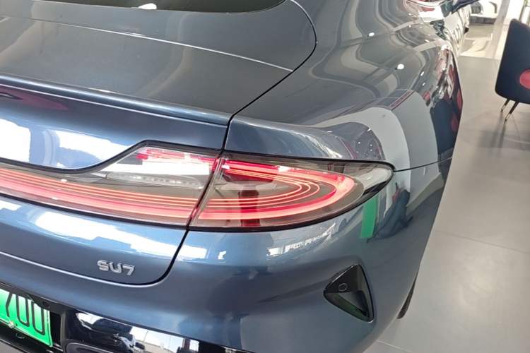 Used Xiaomi Auto SU7 2024 Rear-Drive Long-Range Intelligent Driving Version Right Rear Taillight