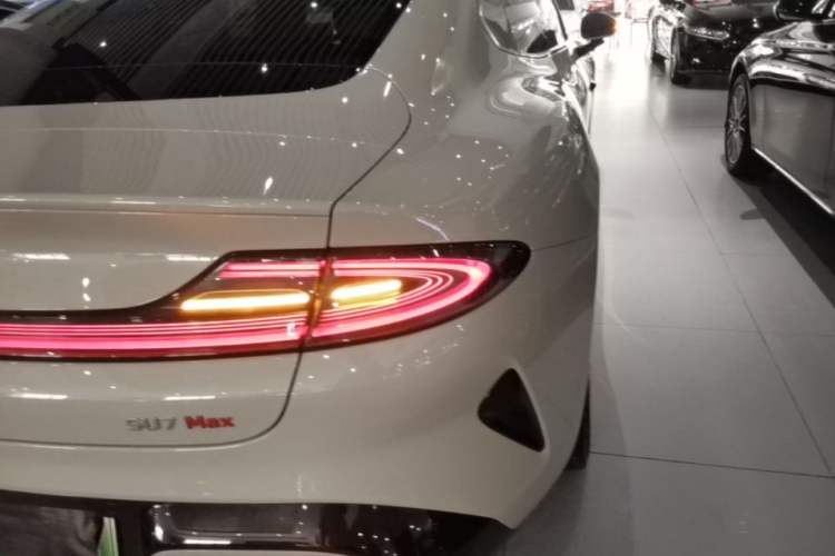 Used Xiaomi Auto SU7 2024 Four-Wheel-Drive Max Founder's Edition Right Rear Taillight