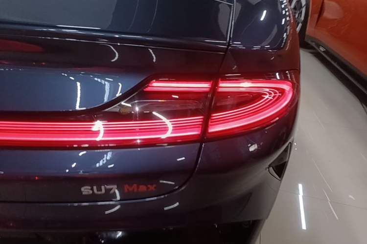 Used Xiaomi Auto SU7 2024 Four-Wheel Drive Ultra-Long Range Advanced Intelligent Driving Max Edition Right Rear Taillight