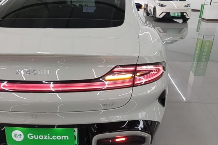 Used Xiaomi Auto SU7 2024 Rear-Drive Long-Range Intelligent Driving Version Right Rear Taillight