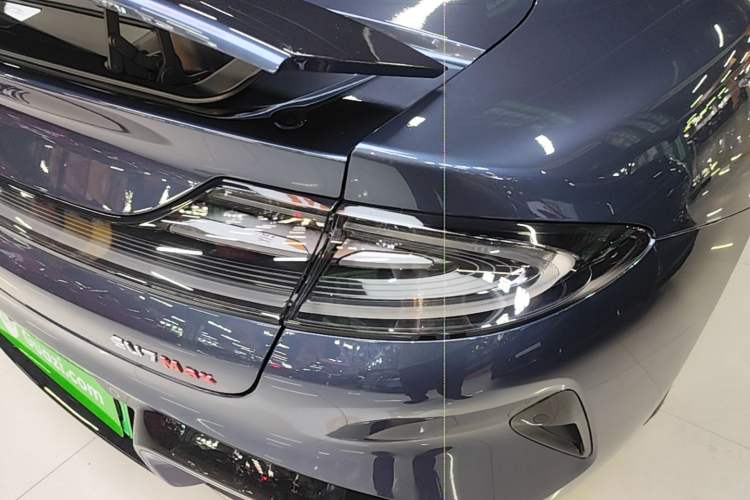 Used Xiaomi Auto SU7 2024 Four-Wheel Drive Ultra-Long Range Advanced Intelligent Driving Max Edition Right Rear Taillight