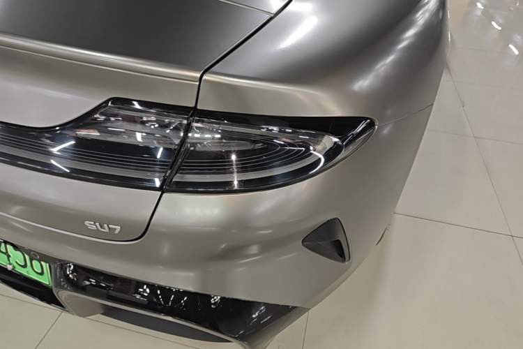 Used Xiaomi Auto SU7 2024 Rear-Drive Long-Range Intelligent Driving Version Right Rear Taillight