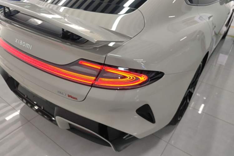 Used Xiaomi Auto SU7 2024 Four-Wheel Drive Ultra-Long Range Advanced Intelligent Driving Max Edition Right Rear Taillight