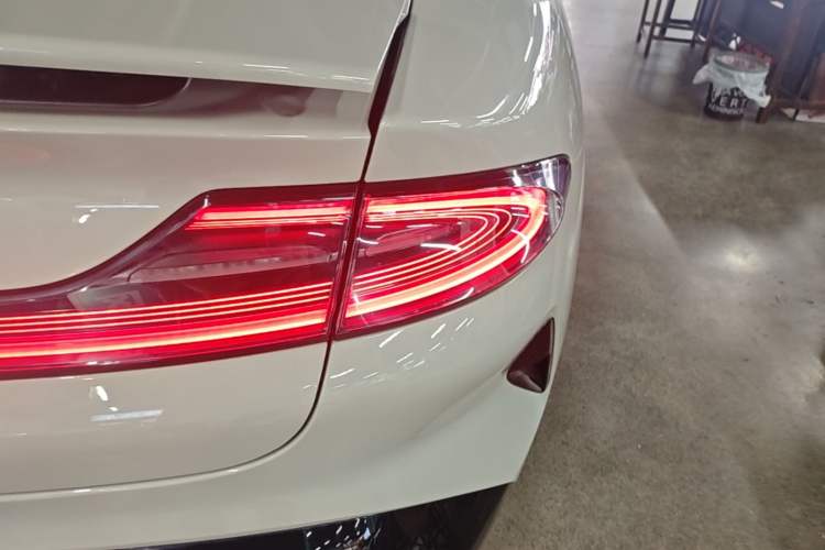 Used Xiaomi Auto SU7 2024 Rear-Drive Ultra-Long Range Advanced Pro-Level Intelligent Driving Version Right Rear Taillight