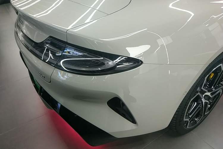 Used Xiaomi Auto SU7 2024 Rear-Drive Ultra-Long Range Advanced Pro-Level Intelligent Driving Version Right Rear Taillight