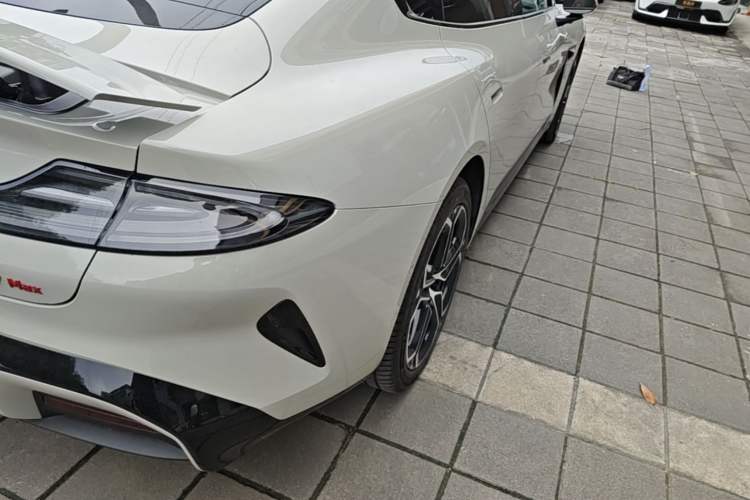 Used Xiaomi Auto SU7 2024 Four-Wheel Drive Ultra-Long Range Advanced Intelligent Driving Max Edition Right Rear Taillight