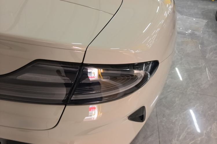 Used Xiaomi Auto SU7 2024 Rear-Drive Long-Range Intelligent Driving Version Right Rear Taillight