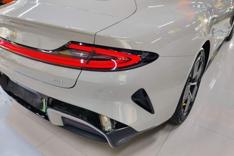 Used Xiaomi Auto SU7 2024 Rear-Drive Long-Range Intelligent Driving Version Right Rear Taillight