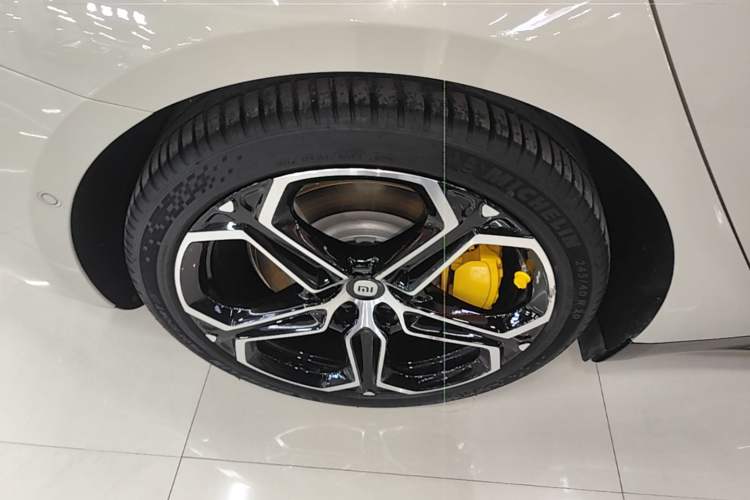 Used Xiaomi Auto SU7 2024 Rear-Drive Long-Range Intelligent Driving Version Right Rear Wheel Hub