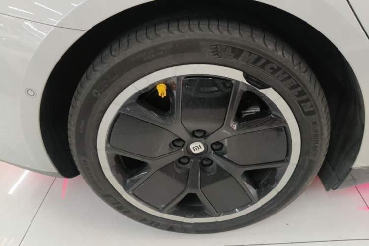 Used Xiaomi Auto SU7 2024 Rear-Drive Long-Range Intelligent Driving Version Right Rear Wheel Hub