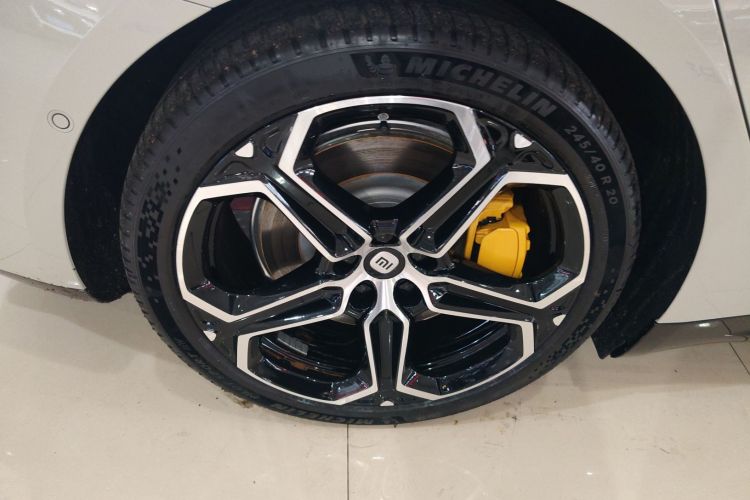 Used Xiaomi Auto SU7 2024 Rear-Drive Long-Range Intelligent Driving Version Right Rear Wheel Hub