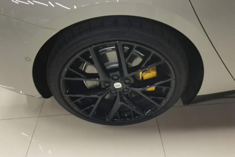 Used Xiaomi Auto SU7 2024 Four-Wheel-Drive Max Founder's Edition Right Rear Wheel Hub