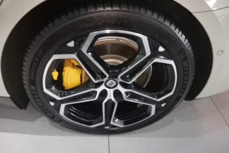 Used Xiaomi Auto SU7 2024 Four-Wheel Drive Ultra-Long Range Advanced Intelligent Driving Max Edition Right Rear Wheel Hub