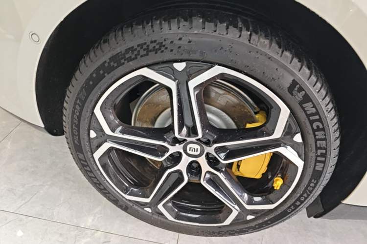 Used Xiaomi Auto SU7 2024 Four-Wheel Drive Ultra-Long Range Advanced Intelligent Driving Max Edition Right Rear Wheel Hub
