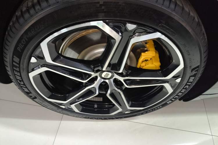 Used Xiaomi Auto SU7 2024 Four-Wheel Drive Ultra-Long Range Advanced Intelligent Driving Max Edition Right Rear Wheel Hub