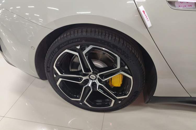Used Xiaomi Auto SU7 2024 Rear-Drive Long-Range Intelligent Driving Version Right Rear Wheel Hub