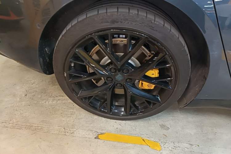 Used Xiaomi Auto SU7 2024 Four-Wheel Drive Ultra-Long Range Advanced Intelligent Driving Max Edition Right Rear Wheel Hub