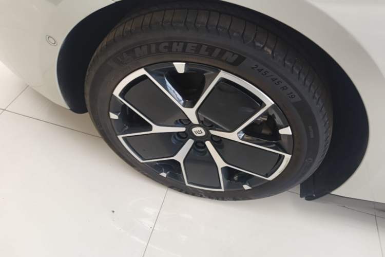 Used Xiaomi Auto SU7 2024 Rear-Drive Ultra-Long Range Advanced Pro-Level Intelligent Driving Version Right Rear Wheel Hub