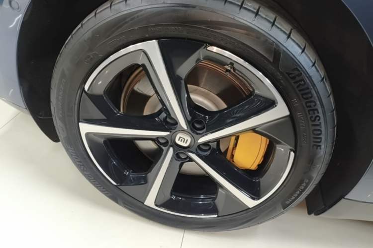 Used Xiaomi Auto SU7 2024 Four-Wheel Drive Ultra-Long Range Advanced Intelligent Driving Max Edition Right Rear Wheel Hub