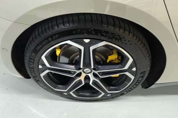 Used Xiaomi Auto SU7 2024 Four-Wheel Drive Ultra-Long Range Advanced Intelligent Driving Max Edition Right Rear Wheel Hub