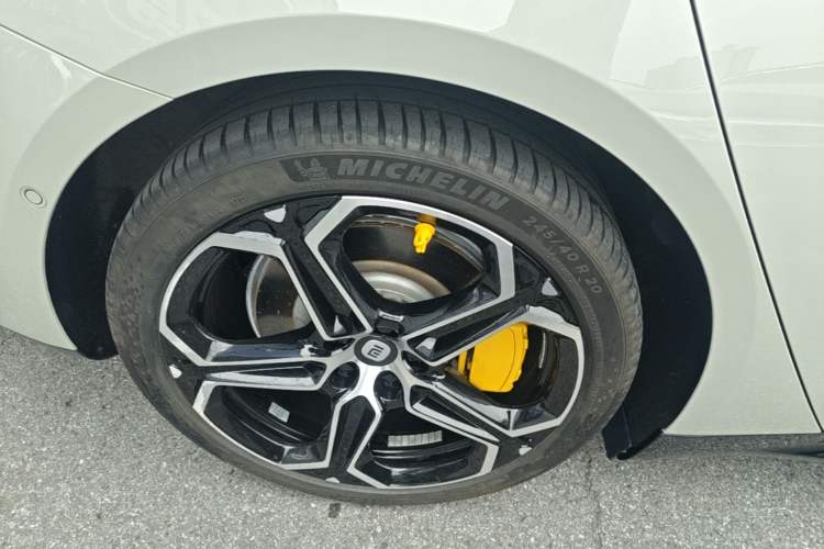 Used Xiaomi Auto SU7 2024 Rear-Drive Long-Range Intelligent Driving Version Right Rear Wheel Hub