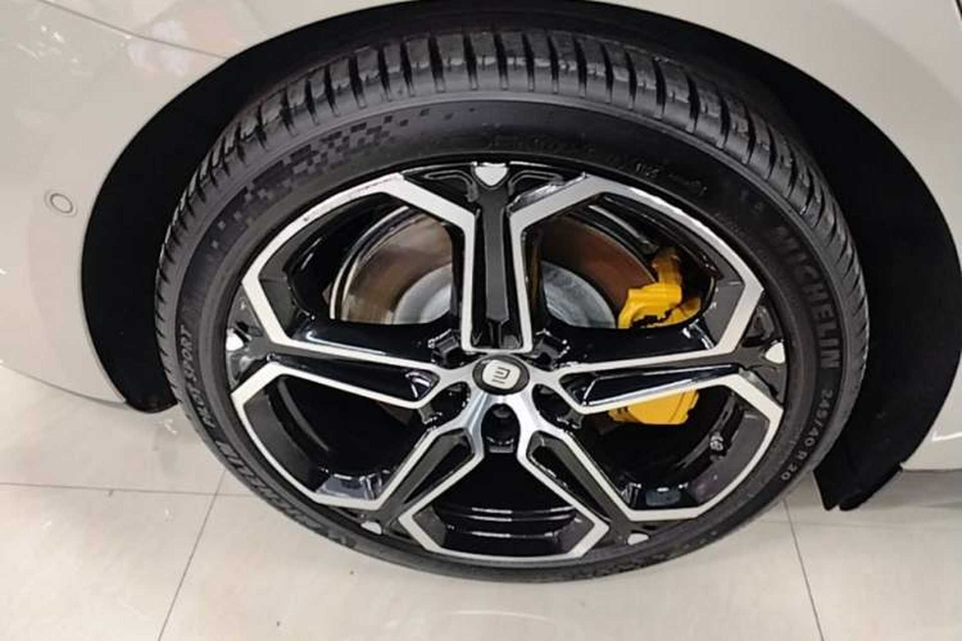 Used Xiaomi Auto SU7 2024 Rear-Drive Long-Range Intelligent Driving Version Right Rear Wheel Hub