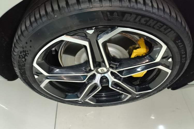 Used Xiaomi Auto SU7 2024 Rear-Drive Long-Range Intelligent Driving Version Right Rear Wheel Hub