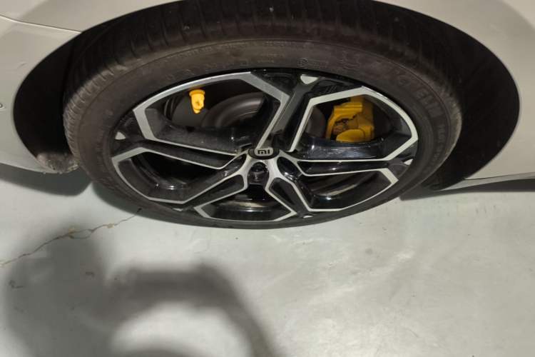 Used Xiaomi Auto SU7 2024 Rear-Drive Ultra-Long Range Advanced Pro-Level Intelligent Driving Version Right Rear Wheel Hub