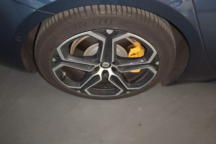 Used Xiaomi Auto SU7 2024 Four-Wheel Drive Ultra-Long Range Advanced Intelligent Driving Max Edition Right Rear Wheel Hub