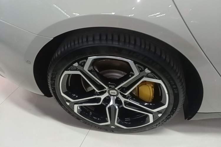 Used Xiaomi Auto SU7 2024 Rear-Drive Ultra-Long Range Advanced Pro-Level Intelligent Driving Version Right Rear Wheel Hub