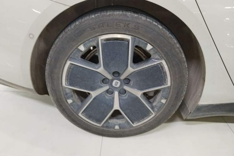 Used Xiaomi Auto SU7 2024 Rear-Drive Long-Range Intelligent Driving Version Right Rear Wheel Hub