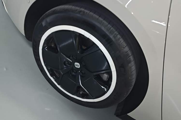 Used Xiaomi Auto SU7 2024 Rear-Drive Long-Range Intelligent Driving Version Right Rear Wheel Hub